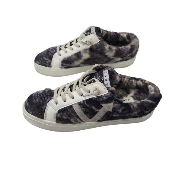 Vintage Havana Shoes - EUC Vintage faux fur Havana Snuggle animal print Fur Mule Sneaker, 7 grey white